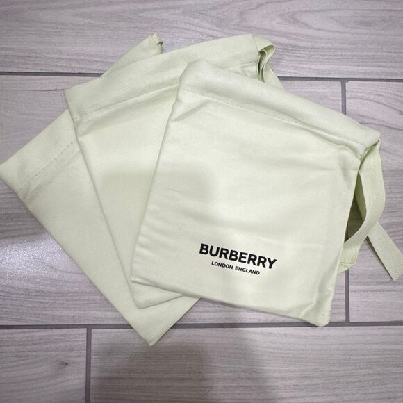 Brand new Burberry dust bags  THIS LISTING IS FOR ONE BAG Would fit a belt perfe - Picture 1 of 4